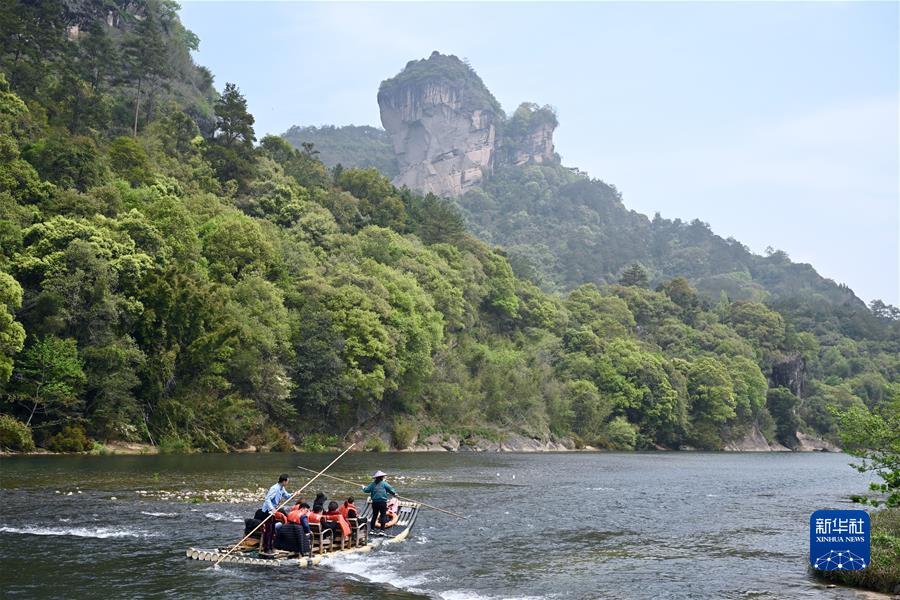 （新華全媒頭條·聚焦生物多樣性大會(huì)·圖文互動(dòng)）（1）攜手同行，開(kāi)啟人類(lèi)高質(zhì)量發(fā)展新征程——習(xí)近平主席在《生物多樣性公約》第十五次締約方大會(huì)領(lǐng)導(dǎo)人峰會(huì)上的主旨講話解讀