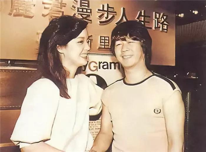 演員音樂(lè)視頻的溫馨日常時(shí)光